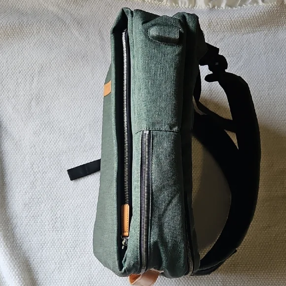 Nordace Men/ Woman Siena Pro 17" Backpack in Green - Picture 6 of 16